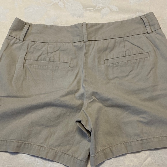 LOFT Women's Tan Bermuda Shorts - Picture 4 of 6